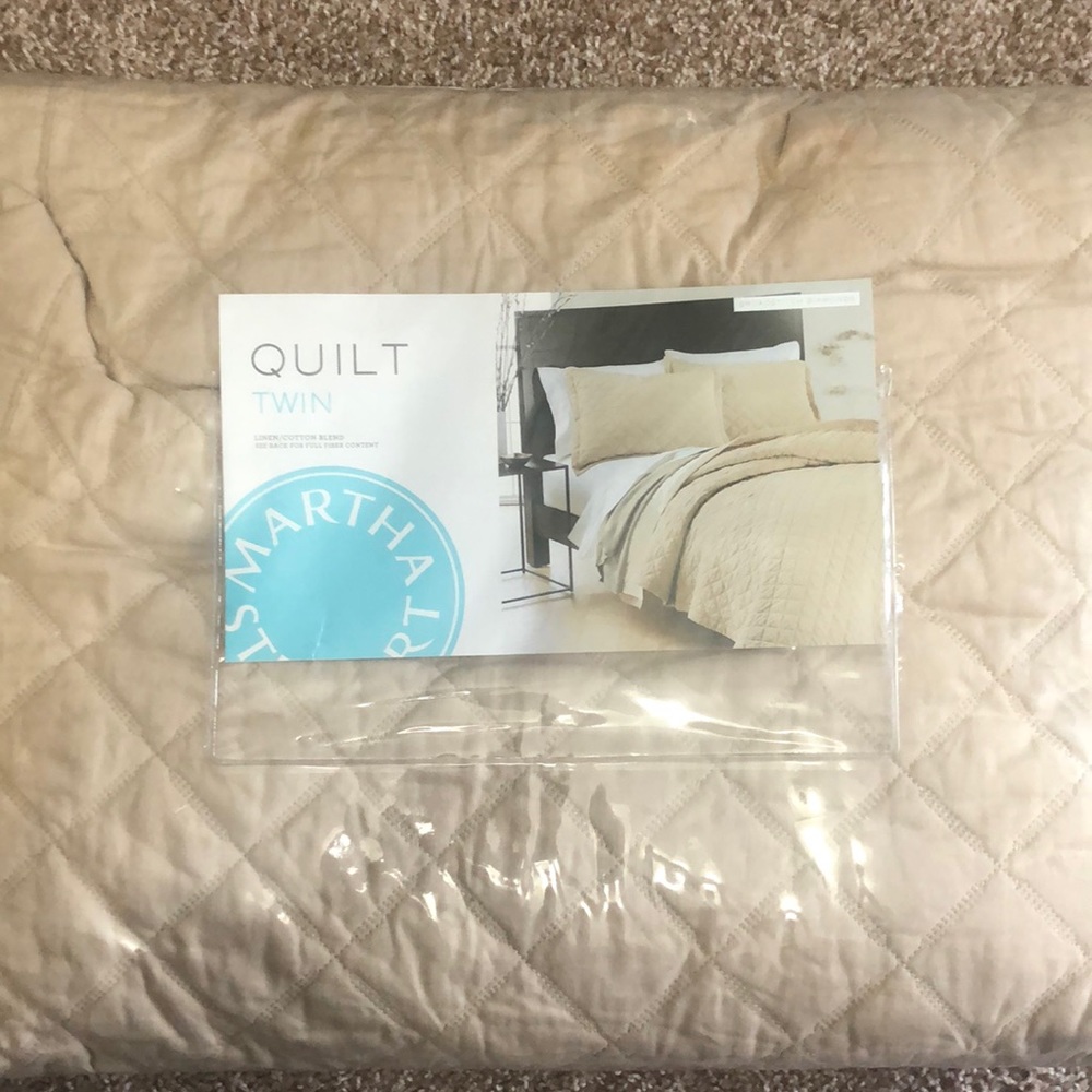 Martha Stewart twin size quilt
